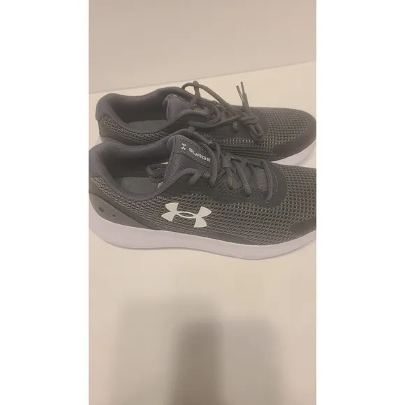 Under Armour UA Surge 3‎ Running Shoes Mens Size 9 Gray/White NEW