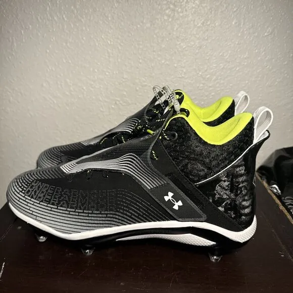 Under Armour UA5086-13 Mens Football Shoe - Black / White - 10.5
