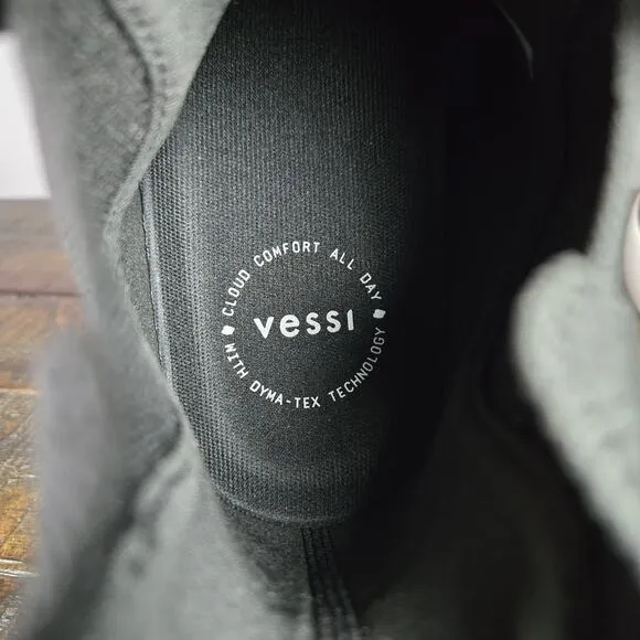 Vessi Weekend Chelsea Mens Size 10 Waterproof Shoes Sneakers Black White