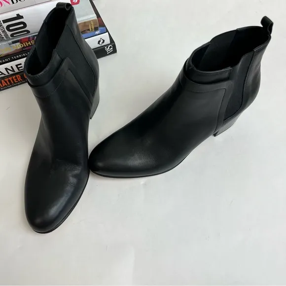 VINCE Boots 8.5 M Black Hallie Leather Ankle Chelsea Bootie Women’s NIB