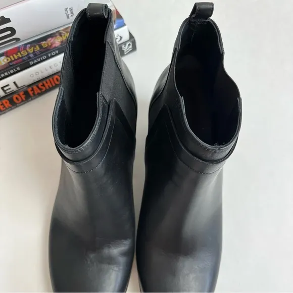 VINCE Boots 8.5 M Black Hallie Leather Ankle Chelsea Bootie Women’s NIB