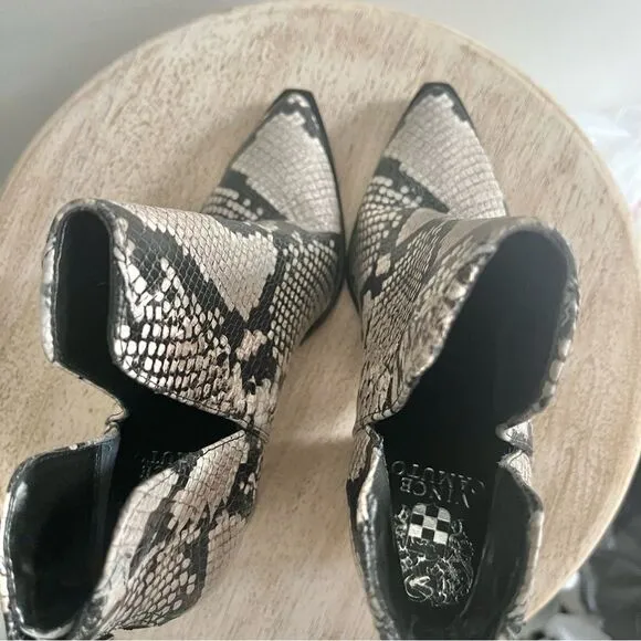 Vince Camuto Gigietta Snake Ankle Boots Black and White Sz 6.5 NWOB