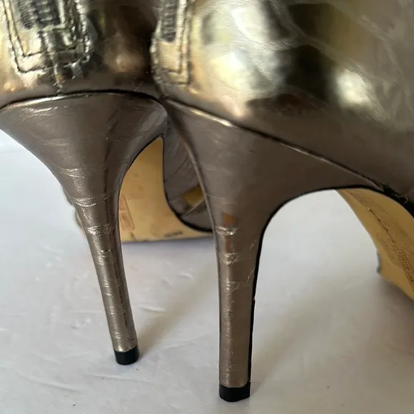 Vince Camuto Metallic Snake Print Cutout Heels - Size 8.5M - Pewter