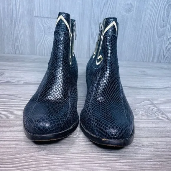 Vince Camuto Sz 8.5 Calina Black Snakeskin Leather Ankle Booties boots shoes