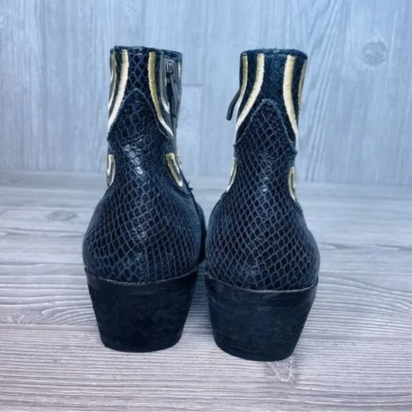 Vince Camuto Sz 8.5 Calina Black Snakeskin Leather Ankle Booties boots shoes