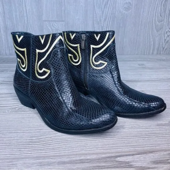 Vince Camuto Sz 8.5 Calina Black Snakeskin Leather Ankle Booties boots shoes