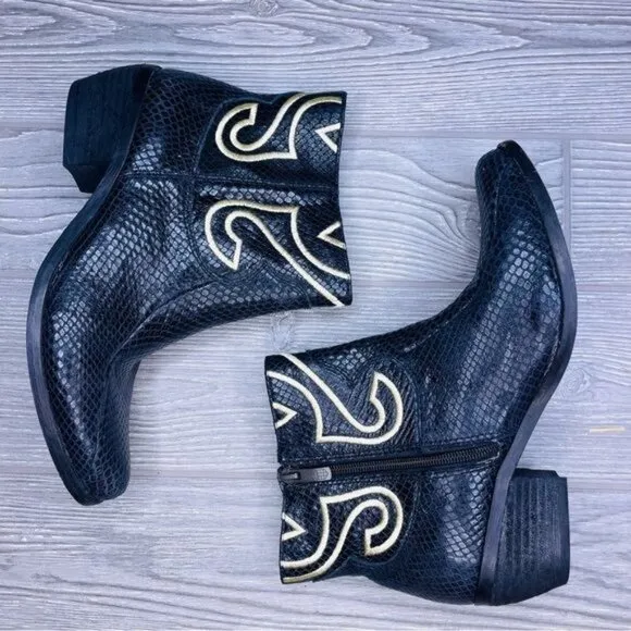 Vince Camuto Sz 8.5 Calina Black Snakeskin Leather Ankle Booties boots shoes
