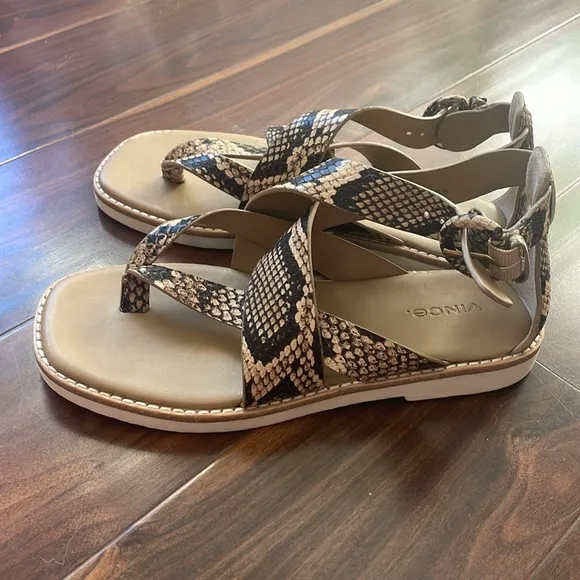 Vince Morris Snakeskin Embossed Flat Thong Sandal Brown Tan Leather Shoes Size 6