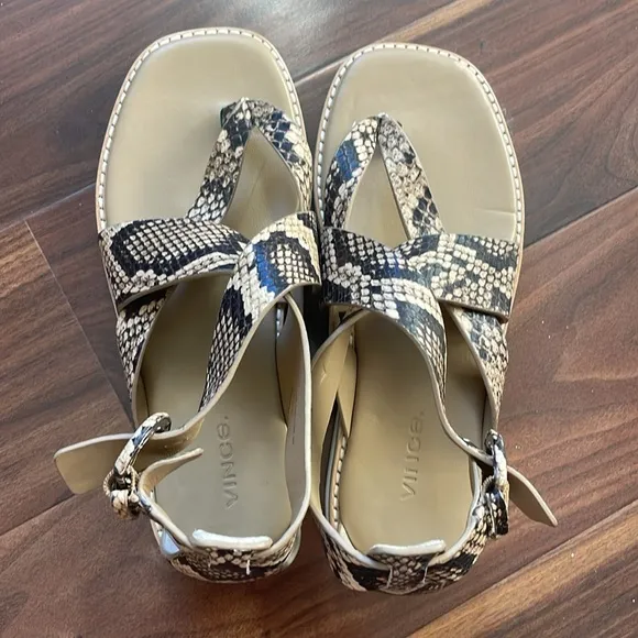Vince Morris Snakeskin Embossed Flat Thong Sandal Brown Tan Leather Shoes Size 6