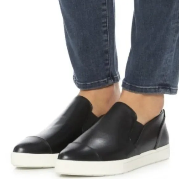 Vince Women Paeyre Leather Pointy Toe Platform Loafer slip on sneakers shoes  9M