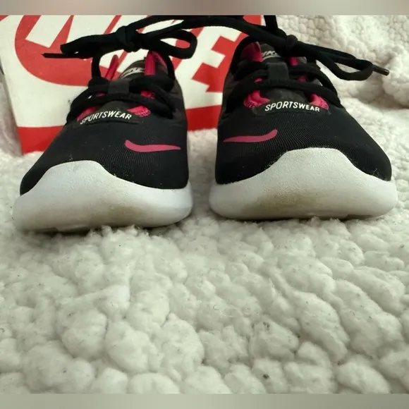 Vintage Nike Hakata Kids Black and Pink Sportswear Shoes
