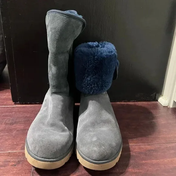 VINTAGE Womens Ugg Blue Boots Fit Like 6 Cold Weather Snow 6.5 with wedge heel