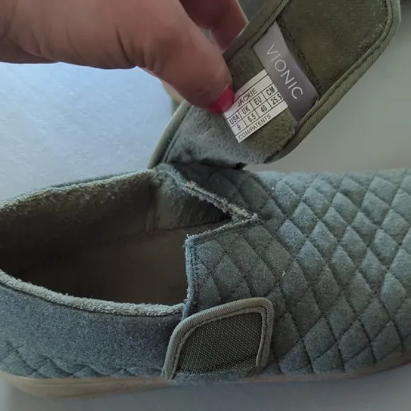 Vionic Jackie in Olive Green size 9 Quilted Arch Support Slipper Comfort Shoe