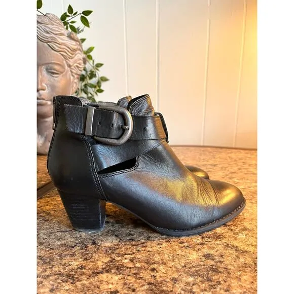 Vionic Rory Black Waxed Leather Ankle Boots Booties 7 Cutouts Buckles Boho