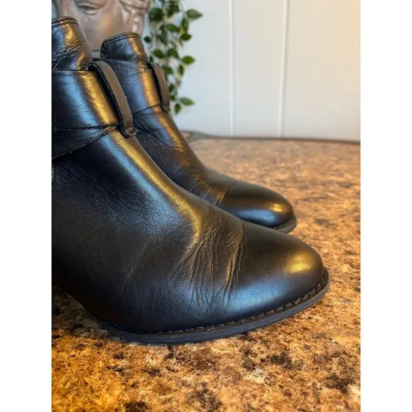 Vionic Rory Black Waxed Leather Ankle Boots Booties 7 Cutouts Buckles Boho