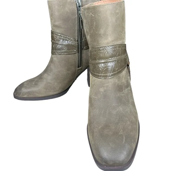 Vionic Vienna Carnelia above ankle olive leather water repellent boots 6.5
