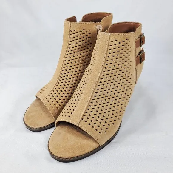 Vionic Women's Aloft Chryssa Light Sand Ankle Booties Suede Laser Cut Size 7.5