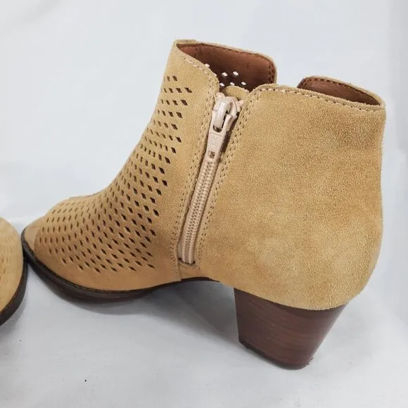 Vionic Women's Aloft Chryssa Light Sand Ankle Booties Suede Laser Cut Size 7.5