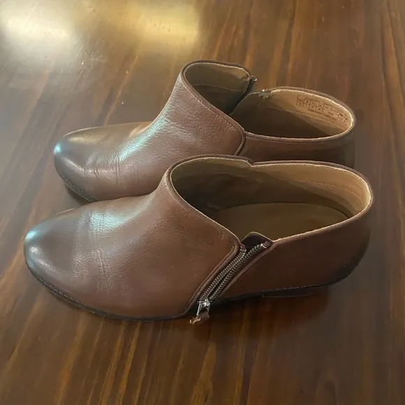 Vionic Women’s Brown Leather Ankle Boots