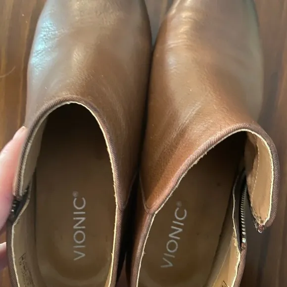 Vionic Women’s Brown Leather Ankle Boots