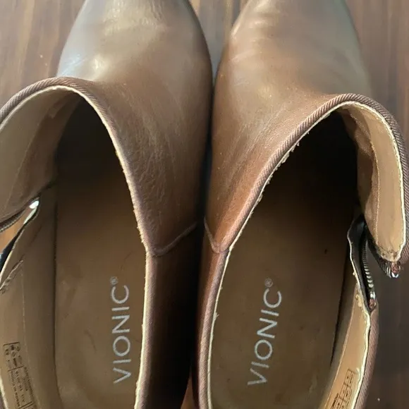 Vionic Women’s Brown Leather Ankle Boots