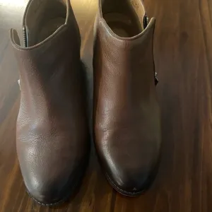 Vionic Women’s Brown Leather Ankle Boots