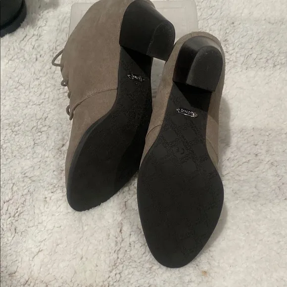Vionic Women's Suede Ankle Boots - Taupe size 6.5