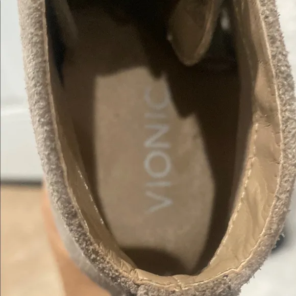 Vionic Women's Suede Ankle Boots - Taupe size 6.5