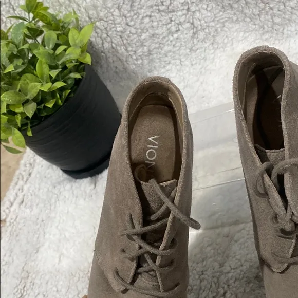 Vionic Women's Suede Ankle Boots - Taupe size 6.5