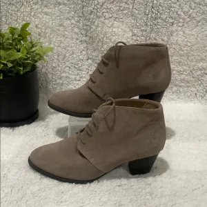 Vionic Women's Suede Ankle Boots - Taupe size 6.5