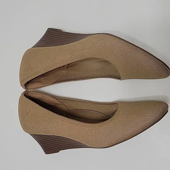 Vivaia Wedge Heel