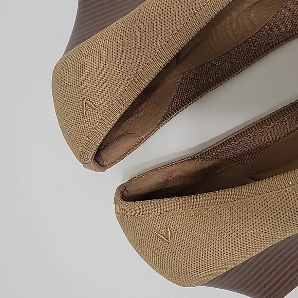 Vivaia Wedge Heel