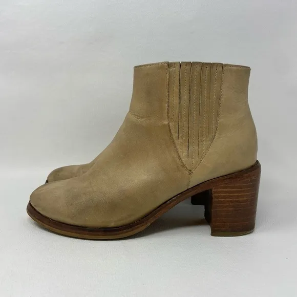 Wolverine 1000 Mile Samantha Pleet Taupe Leather Boots Booties Women’s Size 5.5