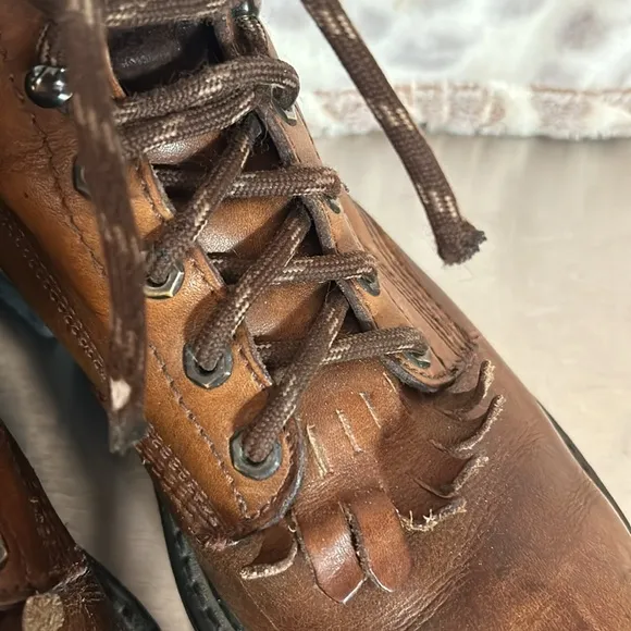 Wolverine Kiltie lace up vibram sole Leather Boots sz 10