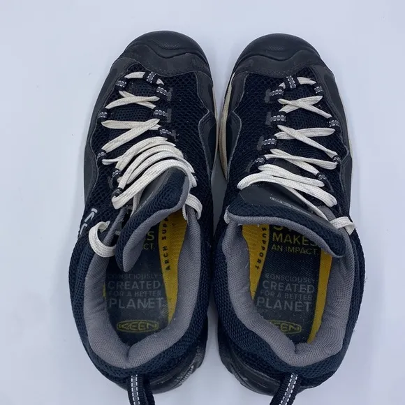 Woman’s keen hiking shoes 7.5 1025917