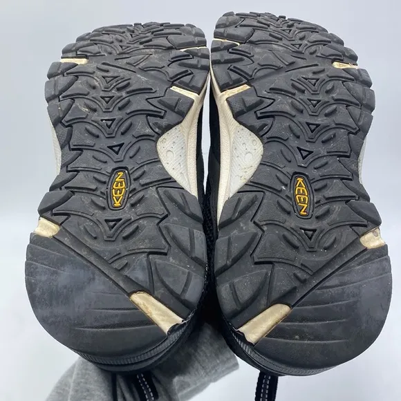Woman’s keen hiking shoes 7.5 1025917