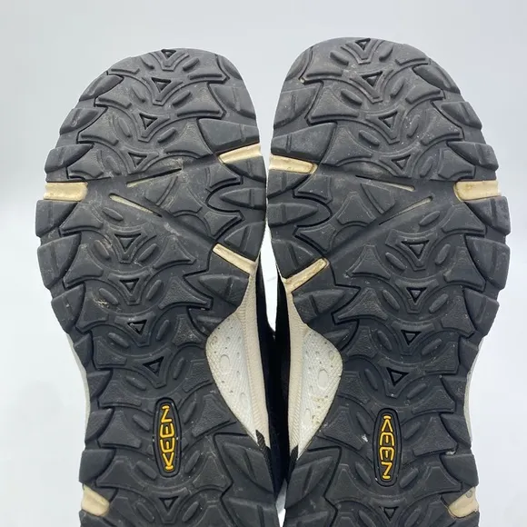 Woman’s keen hiking shoes 7.5 1025917