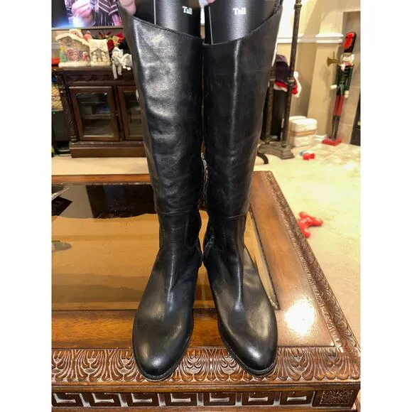 Women’s Arturo Chiang Black Leather Riding Boots. Size 9