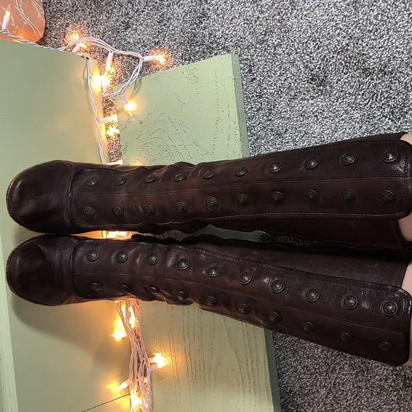 Women's FRYE Brown Leather Knee-High Gladiator Adrienne Button Stack Heel 8.5 Bo