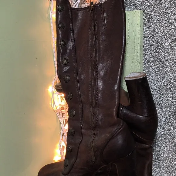 Women's FRYE Brown Leather Knee-High Gladiator Adrienne Button Stack Heel 8.5 Bo