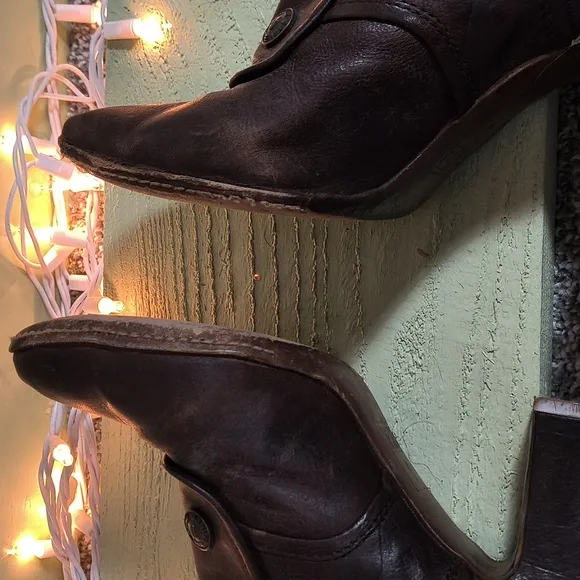 Women's FRYE Brown Leather Knee-High Gladiator Adrienne Button Stack Heel 8.5 Bo