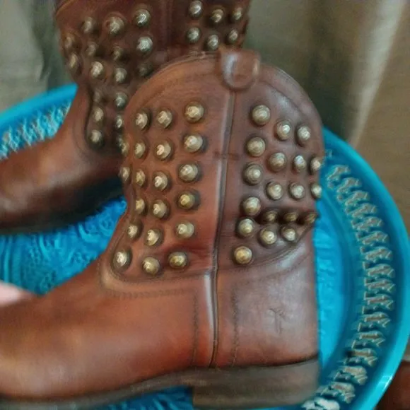 Women's Frye Wyatt Disc Studded Brown Western Ankle Booties Boots Size 8B