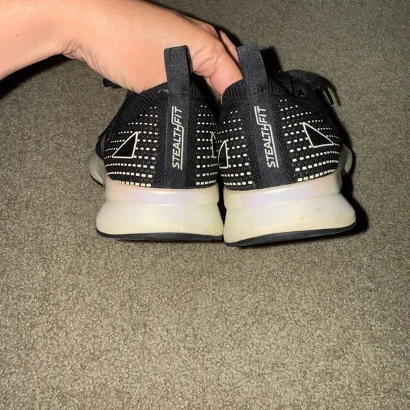 Women's Levitate StealthFit 5