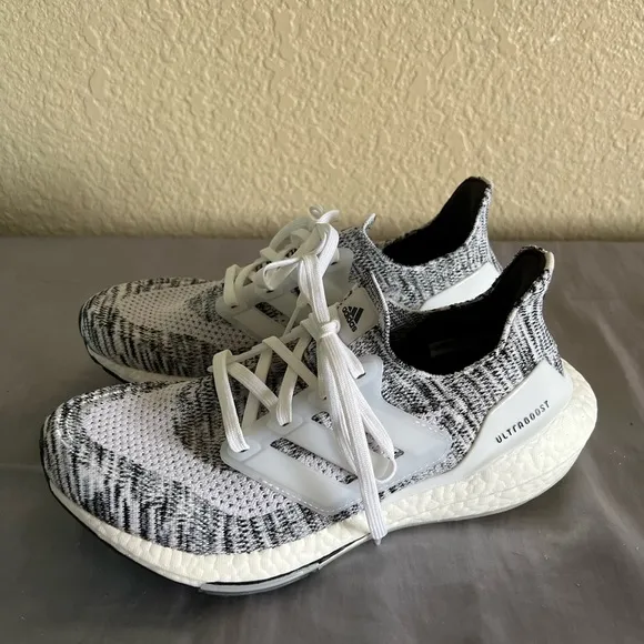 Womens Ultraboost 21 Oreo White / Black Sneakers Shoes 8.5
