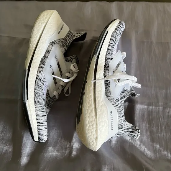Womens Ultraboost 21 Oreo White / Black Sneakers Shoes 8.5