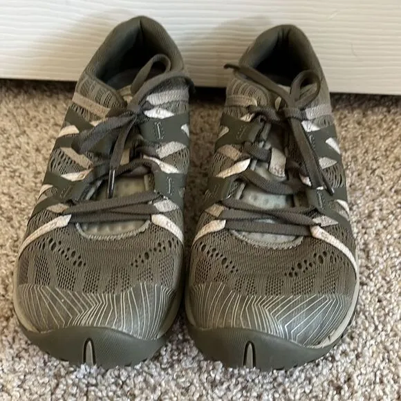Women’s Hiking Shoes