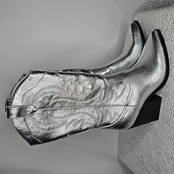Worn 1X Nine West bling silver down point toe western cowgirl rodeo boots sz 8.5