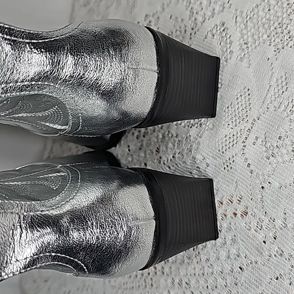 Worn 1X Nine West bling silver down point toe western cowgirl rodeo boots sz 8.5