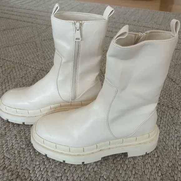Zara, Lug Chelsea Platform with Zip Boots, Size 9 EU 40, Cream