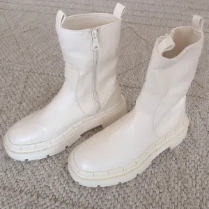 Zara, Lug Chelsea Platform with Zip Boots, Size 9 EU 40, Cream